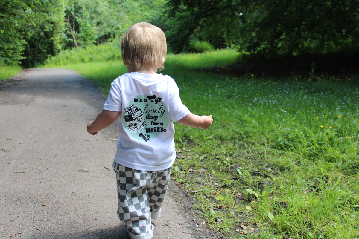 Mint ‘It’s a lovely day for a milk’ Kids T-shirt